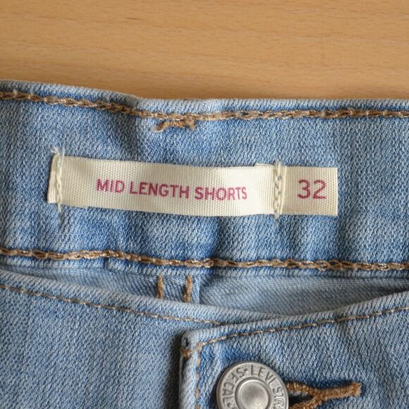 Levi's Denim Jean Mid Length Shorts Size 32 Blue - Picture 2 of 5